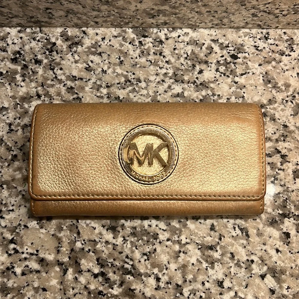 Michael Kors Wallet - Picture 1 of 6